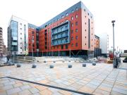 2 bed flat to let in Liverpool in The Gallery, L8