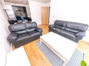 2 bed flat to let in Liverpool in The Gallery, L8