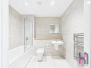 2 bed flat to let in Manchester in Media City, M50