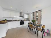 2 bed flat to let in Manchester in The Landmark, M5