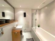 2 bed flat to let in Manchester in The NV Building, M50