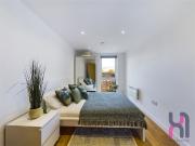 2 bed flat to let in Manchester in The Plaza, M4