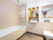 2 bed flat to rent in Chelsea House, White Hart Lane,...