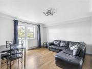 2 bed flat to rent in Chertsey Court, Mortlake, SW14 |...