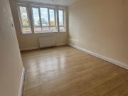 2 bed flat to rent in Court Road, London, SE9