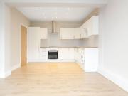 2 bed flat to rent in Flat, Elmdene Road, London
