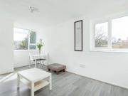 2 bed flat to rent in Hayward Gardens, Putney SW15 |...
