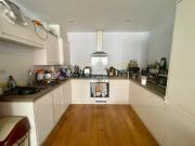 2 bed flat to rent in high street, hertfordshire, en5