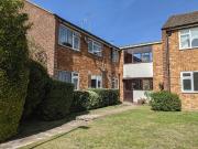 2 bed flat to rent in kingsfield road, oxhey, wd19