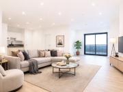 2 bed flat to rent in Maybank Road, London