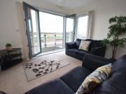 2 bed flat to rent in Overstone Court, Cardiff Bay, CF10