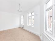 2 bed flat to rent in Penrhyn Crescent, East Sheen, SW14...