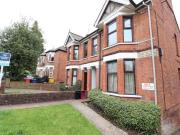 2 bed flat to rent in Priory Avenue, HP13, High Wycombe