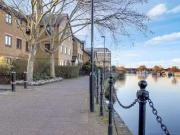 2 bed flat to rent in Riverside Close, E5, London
