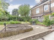 2 bed flat to rent in Sheen Gate Gardens, East Sheen,...