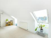2 bed flat to rent in Upper Richmond Road West, East...