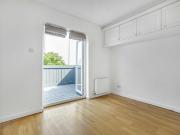 2 bed flat to rent in Upper Richmond Road West, East...