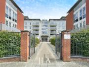2 bed flat to rent in Watkin Road, Leicester