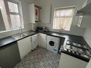 2 bed flat to rent, Romford RM6