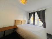 2 Bed Flat With Balcony Near Limehouse DLR, E1