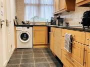 2 bed flat with garden, close to Colindale station