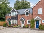 2 bed Mid Terraced House to rent in Winchester...