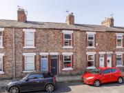 2 bed Mid Terraced House to rent in York North...