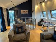 2 Bed Penthouse, Radcliffe House, M11