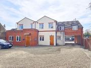 2 bed room to let in Village House, Rugby
