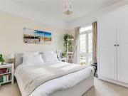 2 Bed to Rent in Clapham on Broomwood Road