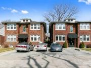 2 bedrm apt w bsmt and Short walk to U of W June 1 23...