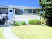 2 Bedrm MAIN FLOOR, INNER City Includes: *UTILITES*,...