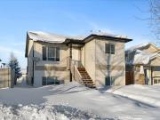 2 Bedroom 1 Bath suite near Eastlink Centre!