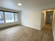 2 Bedroom 1 Bathroom Corydon Strip Pet Friendly