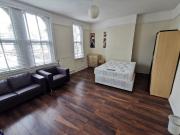 2 Bedroom 1st Floor Flat Near Leytonstone