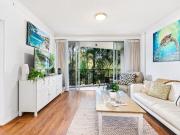 2 bedroom & 2 bathroom apartment in the Heart of Surfers...