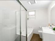 2 bedroom 2 bathroom in superb location in Waverton