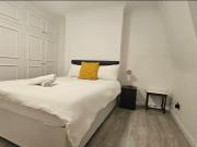 2 bedroom 4th Flr Terrace Flat in Earl's Court