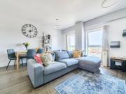 2 Bedroom Apartment Basingstoke Hampshire 92968602