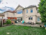 2 Bedroom Apartment Bournemouth Bournemouth 95851830