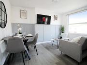 2 Bedroom Apartment Bristol Bristol 74619818