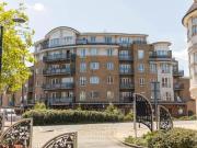 2 Bedroom Apartment Crawley West Sussex 93671093