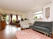 2 Bedroom Apartment Croydon Great London 97781076