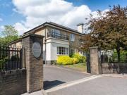 2 Bedroom Apartment Croydon Greater London 98205108