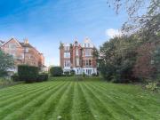 2 Bedroom Apartment Eastbourne East Sussex 92629789