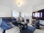 2 Bedroom Apartment Feltham Great London 92715271
