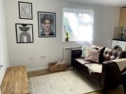 2 Bedroom Apartment Feltham Great London 99335899