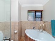 2 Bedroom Apartment / Flat For Sale in Nieuw Muckleneuk