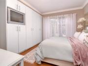 2 Bedroom Apartment / Flat For Sale in Noordheuwel