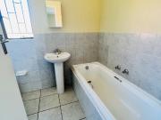 2 Bedroom Apartment / Flat To Rent in Honeydew Grove